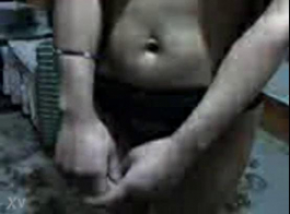 تومض بيلو على علامات الدونغ في فيديو رائع لحياتها الجنسية في أي وقت.