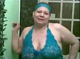 امرأة مفلسة في لاسي، الزي الأزرق مع ارتفاع الكعب، ساندرا بريستون هو ممارسة الجنس البري