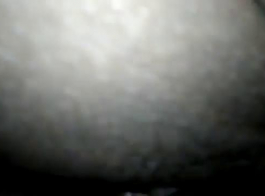 الكلبة امرأة سمراء حلوة ممارسة الجنس أمام الكاميرا، لكسب بعض المال