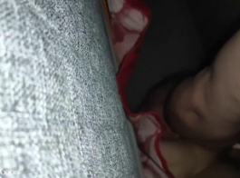 بوسة نوم في سريره فيديو