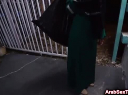 امرأة سمراء سمين مارس الجنس من قبل صديقها الأسود.